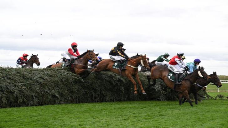Horse racing at Aintree